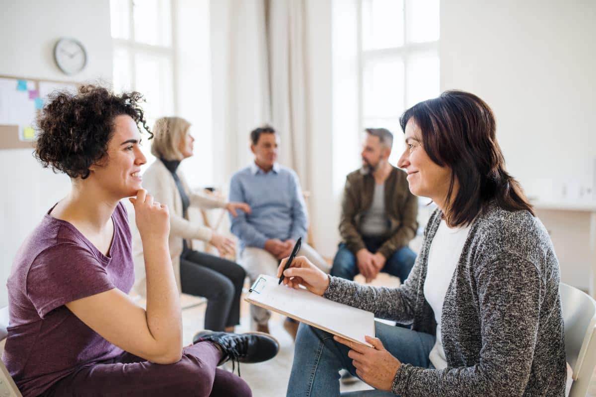 What-Are-the-Differences-Between-Individual-and-Group-Therapy_
